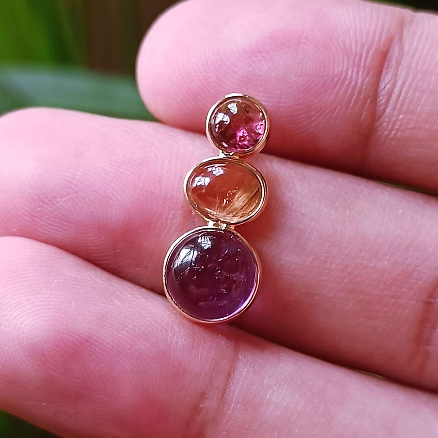Shades of Day Pendant – handcrafted gold pendant close-up